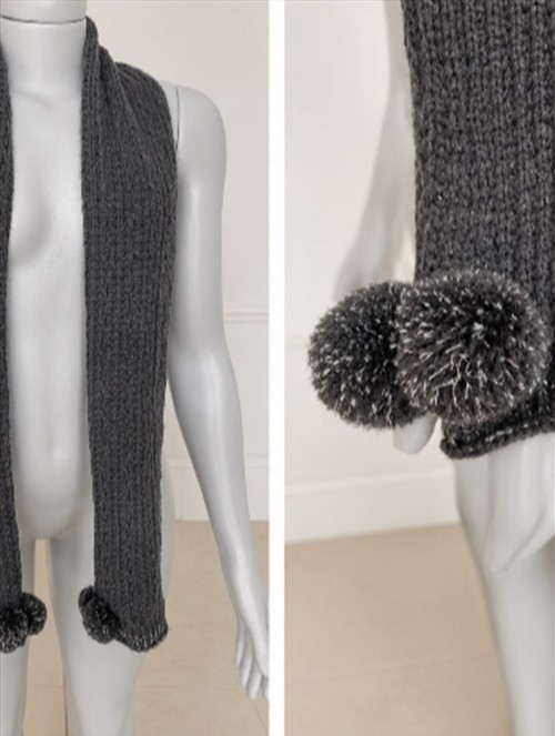 Cachecol Tricô com Pompons — Acessórios