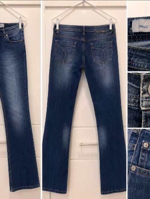 Calça Jeans com Aplicação — Jeans & Calças